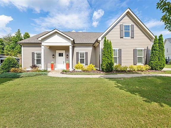 3rd image of 315 Pinehurst Cir
