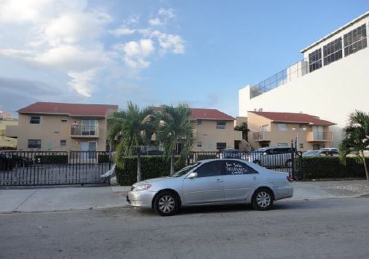 1st image of 214 E Kawailani St