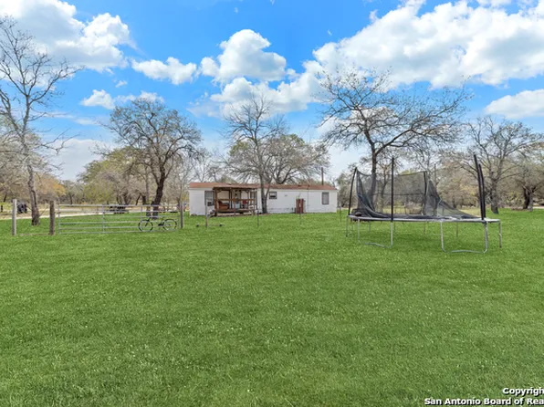 174 CR 7725, Natalia, TX 78059