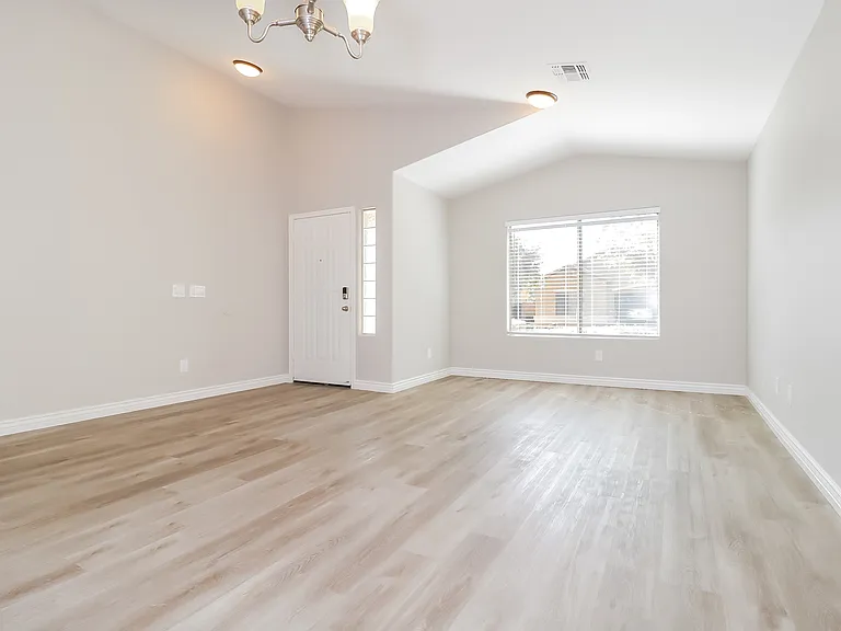 12424 W San Miguel Ave — Photo 6