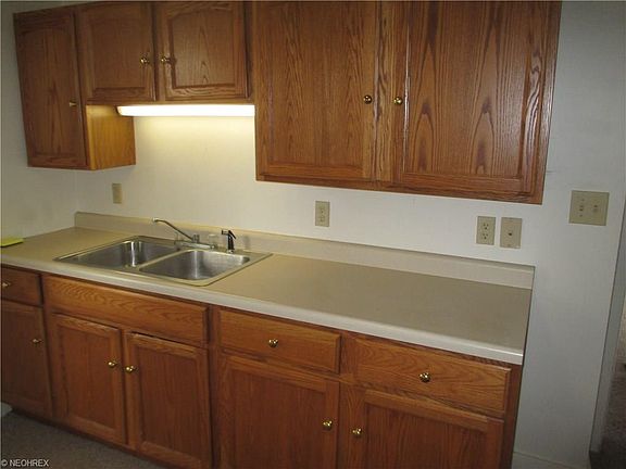 5th image of 902 Bellevue Ave