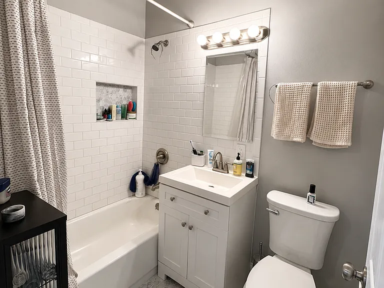 320 W Wilson St — Photo 5