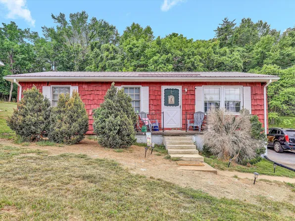855 Southland Dr, Martinsville, VA 24112