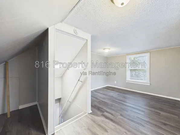 6808 S Benton Ave, Kansas City, MO 64132