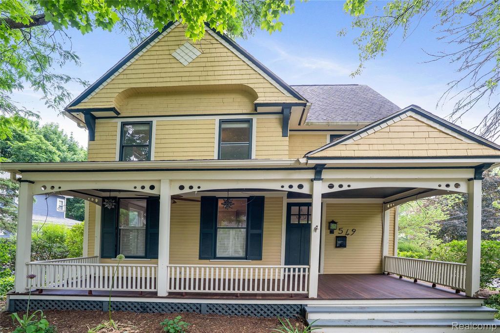 549 W Dunlap St, Northville, MI