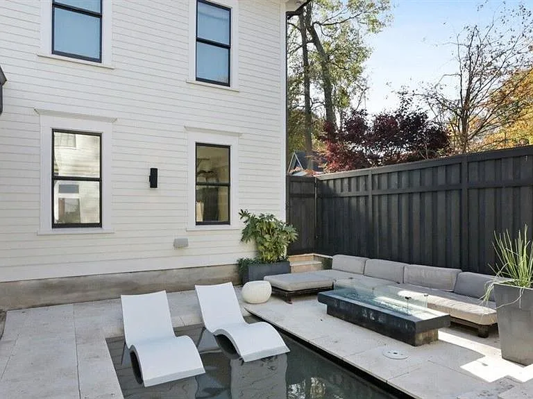 1013 Euclid Ave NE — Photo 16