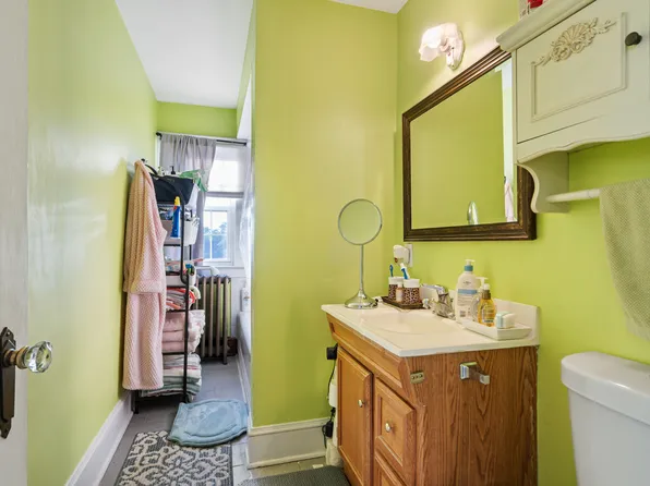 1041 Stonewall Lane image 4 of 48