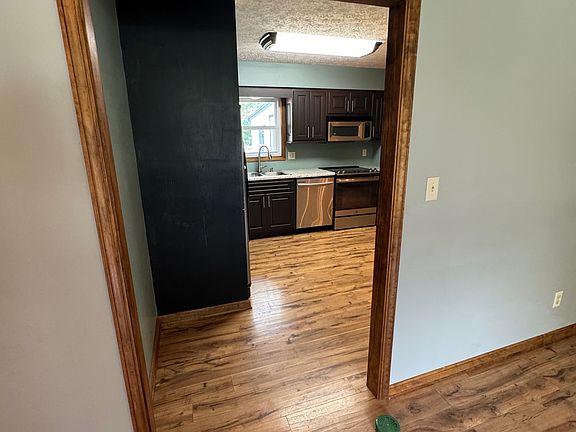 3rd image of 941 Stonegate Rd