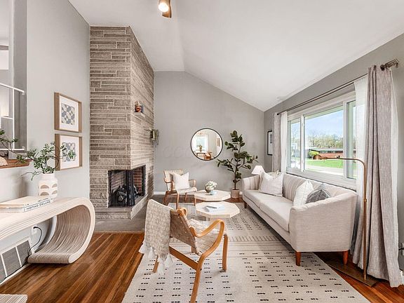 4th image of 3460 Darbyshire Dr