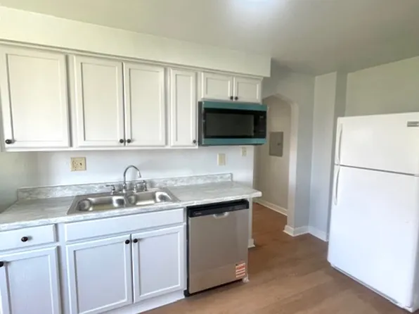 1823 Texas Ave APT 2, West Mifflin, PA 15122