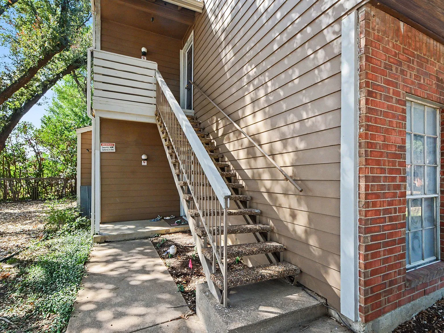 2 bed, 947 sqft, $1,545 — Photo 1