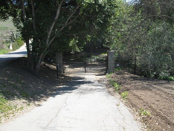 3rd image of 1485 Fleming Ave