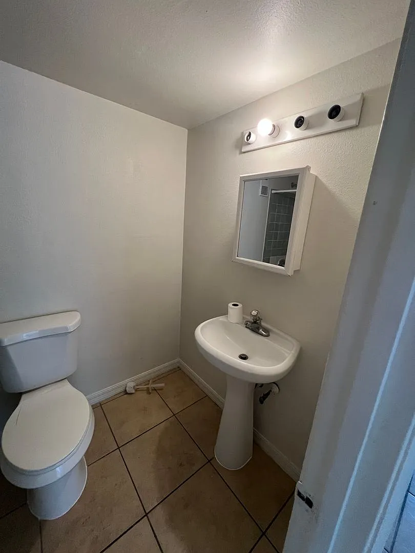 Available Now : 3 Bedroom 2 Bath Condo — Photo 3