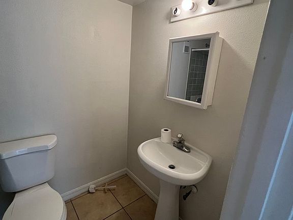 3rd image of 865 Sky Lake Cir APT C