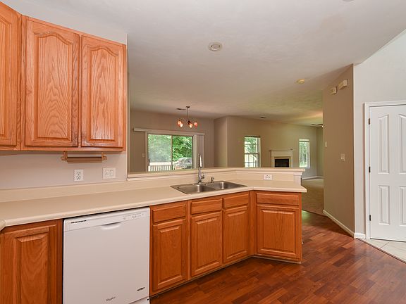 5th image of 307 Black Pine Ct