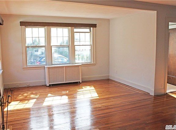 3rd image of 51 Willow St