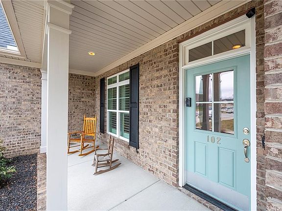 3rd image of 102 Castle Pond Dr