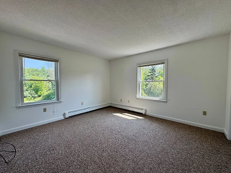 325 Austin Street — Photo 6