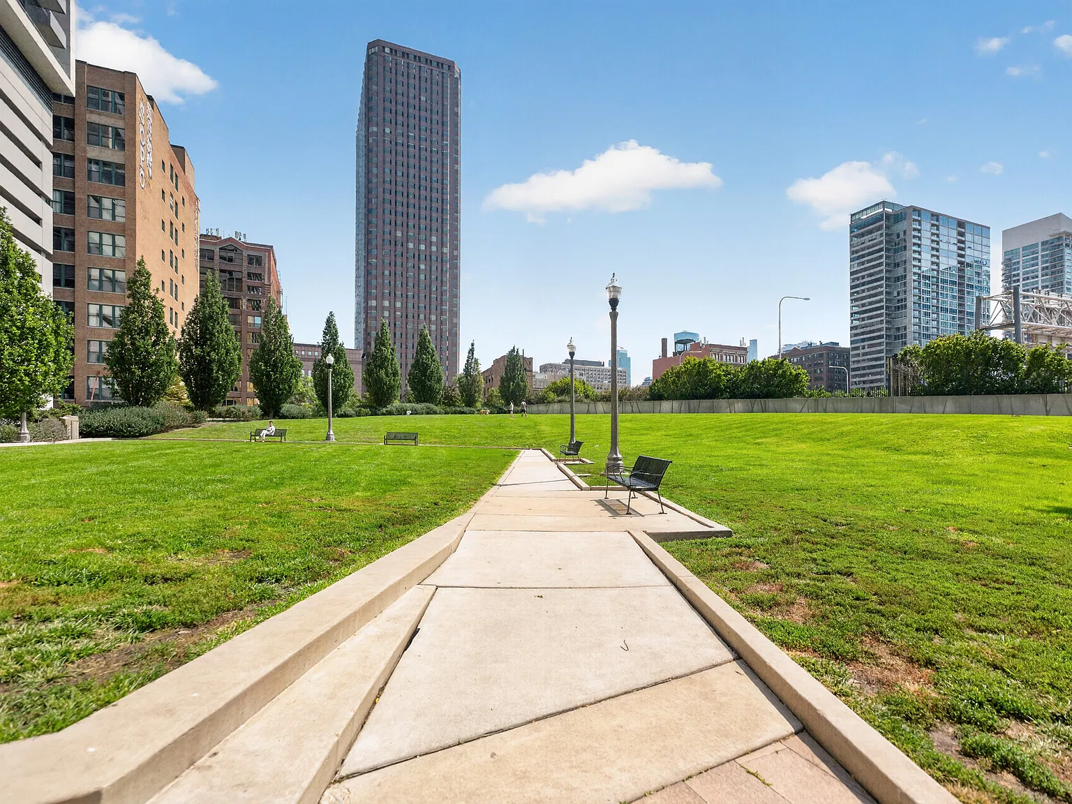 2 bed, 1352 sqft, $4,200 — Photo 3