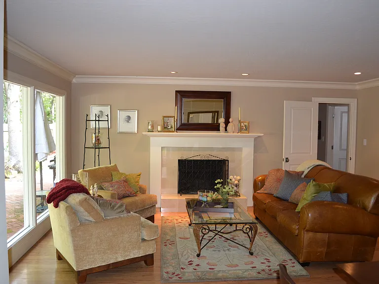 98 Parker Ave — Photo 3