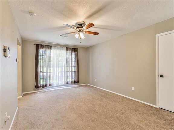 4th image of 305 Stratmore Dr