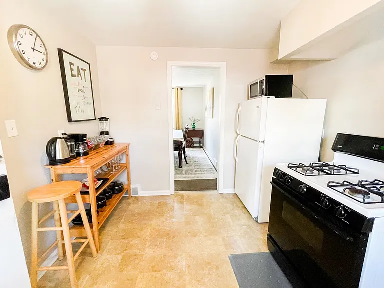 488 E 222nd St #2 — Photo 8