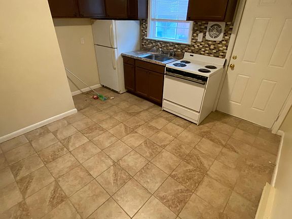 2nd image of 2605 5th Ave