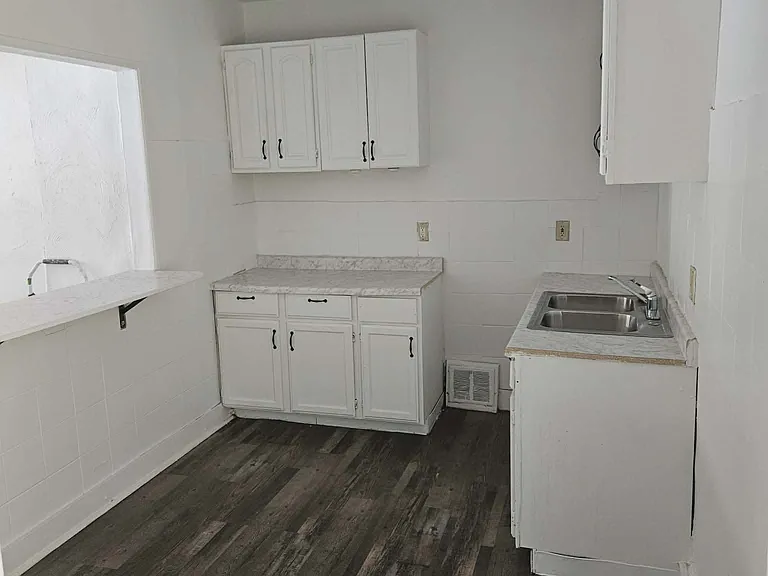 13413 Coath Ave — Photo 4