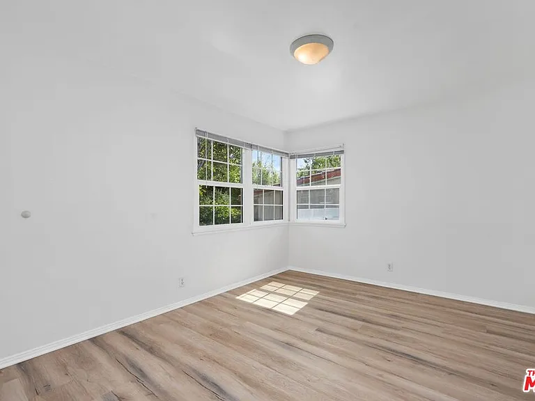 1019 Amherst Ave — Photo 16