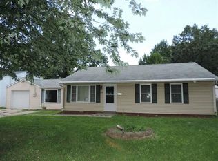 2003 Willow St, Pekin, IL 61554