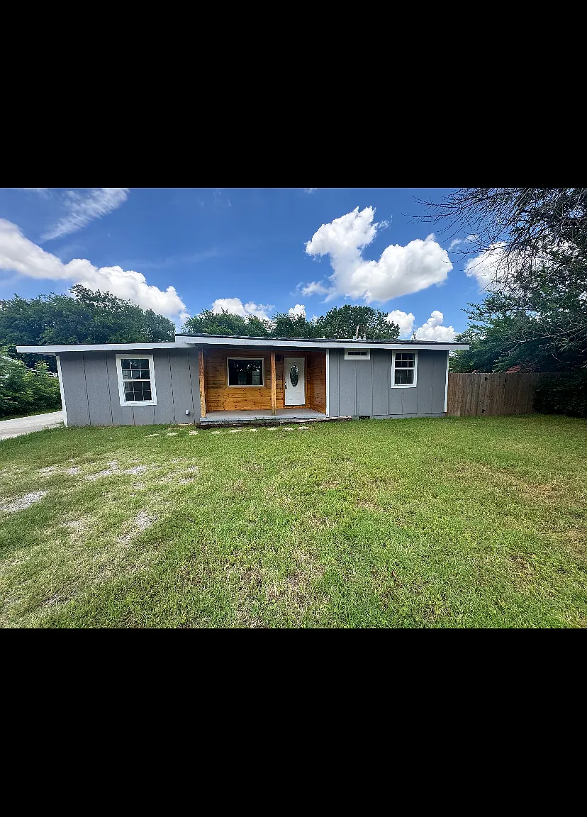 4 bed, 1314 sqft, $1,800 — Photo 1
