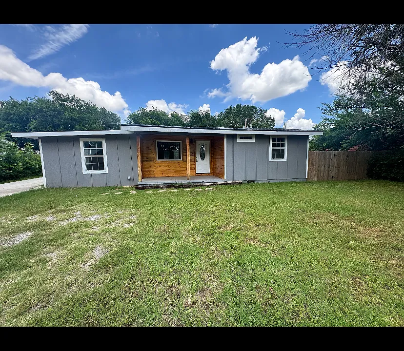 3006 Saxet St