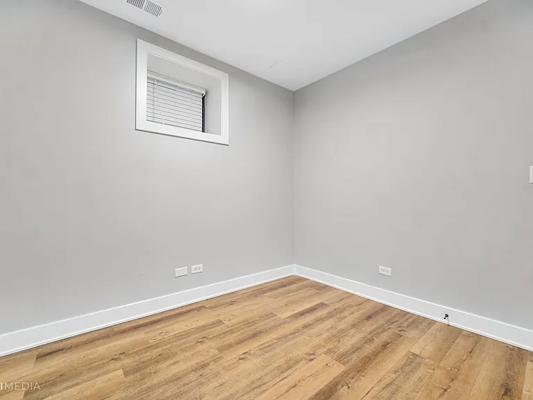 2735 W Polk St — Photo 14