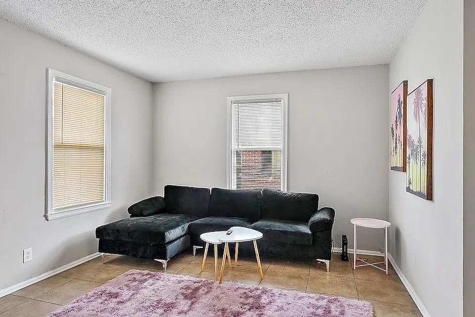 1st image of 1118 Bunker Hill Blvd