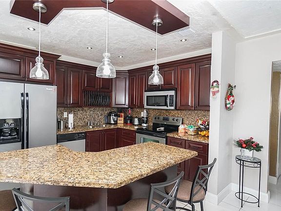 3rd image of 10041 Bahama Dr
