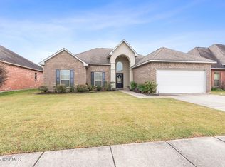 104 Meadowvale Dr, Carencro, LA 70520