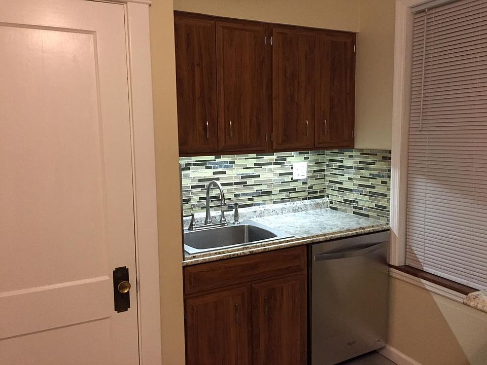Kitchen w/ Spacious Pantry and New Dishwasher
