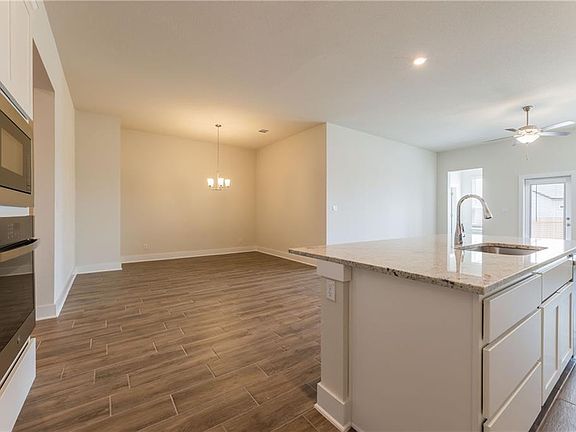 4th image of 178 Brooks Ranch Dr