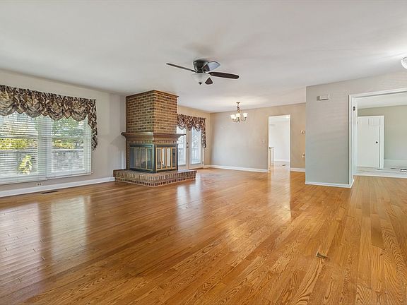 2nd image of 417 River Bluff Cir