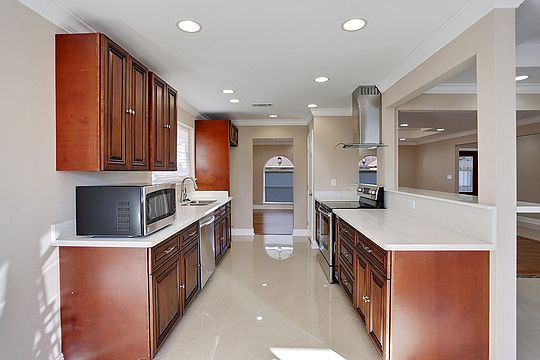 3rd image of 9763 W Wheaton Cir