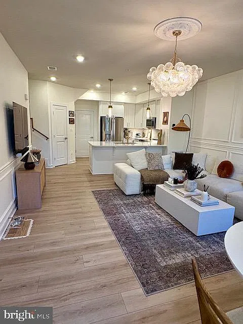 3 bed, 2.5 bath, 1610 sqft, $3,300 — Photo 3