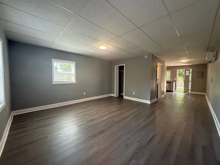 320 Woodfield Rd — Photo 3