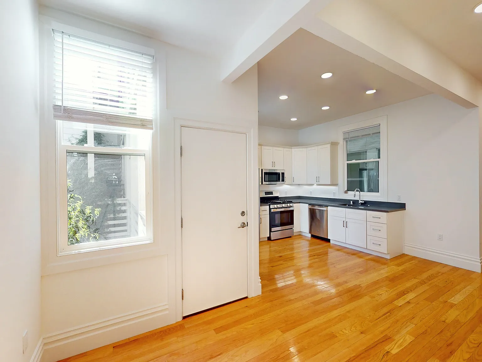 Spacious 2BR | Hardwood Floors | Pet Friendly | Water & Trash Included — Photo 2