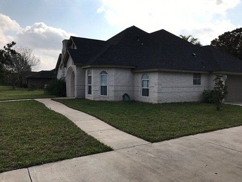 3rd image of 1004 Burney St