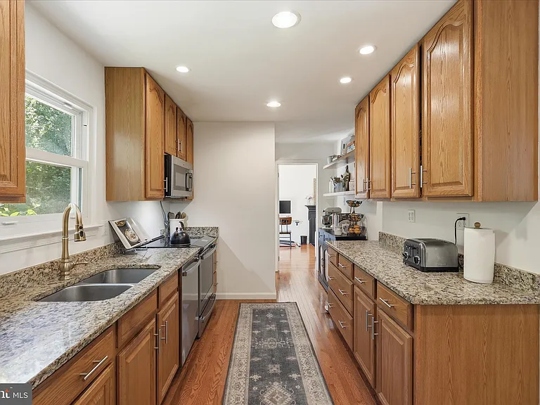 2412 Rosedown Dr — Photo 11