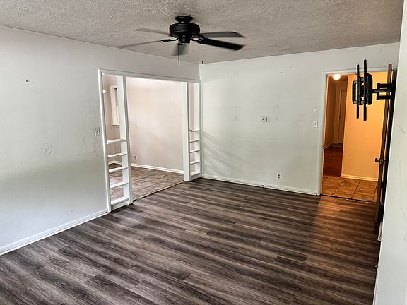 5th image of 2239 S Pickwick Avenue