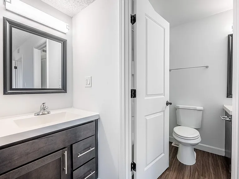 Windsor Place Apartments — Photo 28