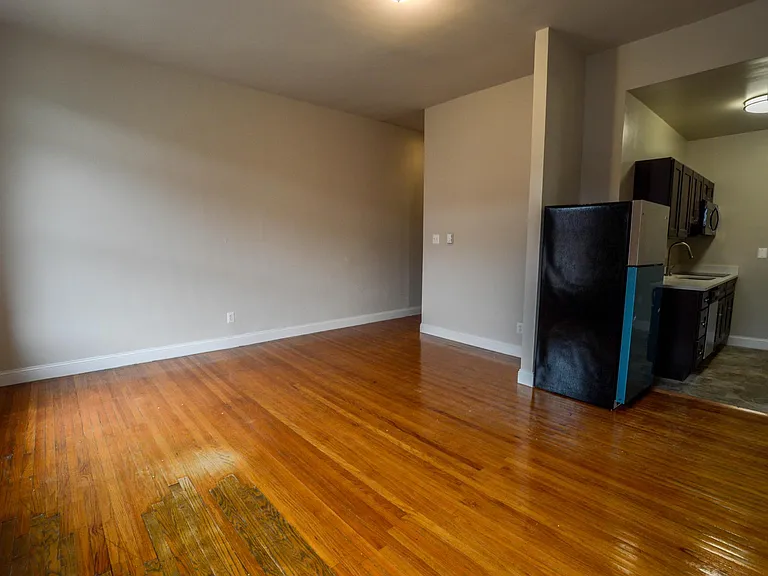 3909 Pine St #2F — Photo 2