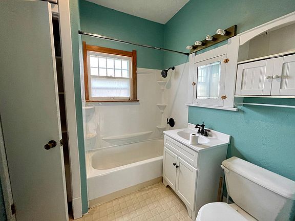 3rd image of 509 Harney St