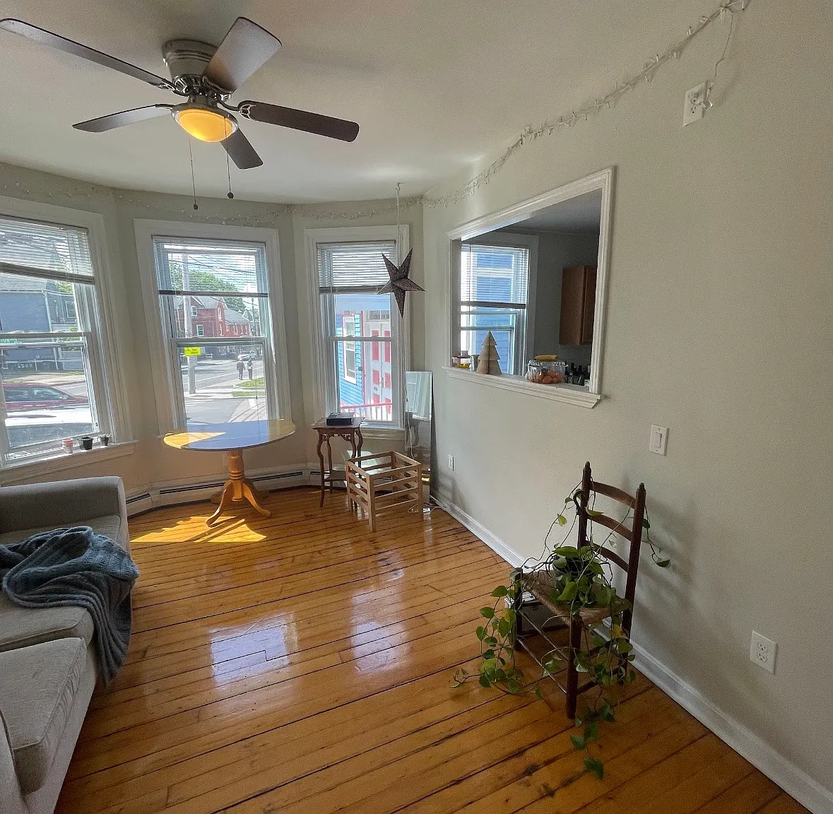 4 bed, 1.5 bath, 1000 sqft, $850 — Photo 2